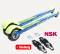 Preview: Bild,Skiroller der besteht aus einem blauen Aluminium Holm, gelber Beschriftung, zwei Rädern aus Gummi mit Aluminium Felge und zwei Spritzschutzteile aus Kunststoff in der Farbe Gelb / abgebildet ist ein Paar Skiroller.