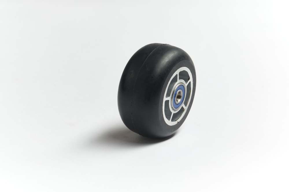 Bild, Skiroller Rolle für die Klassische Technik , besteht aus Gummi / Aluminiumfelge + Kugellager