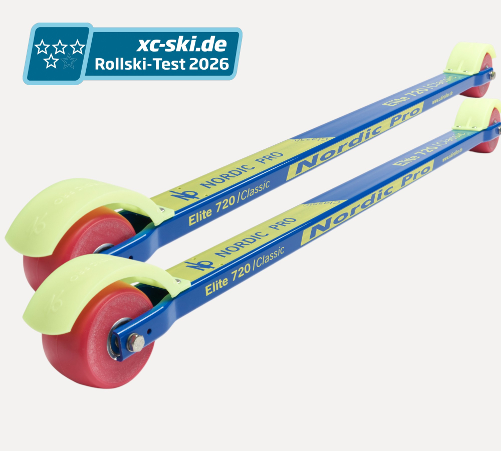 Bild,Skiroller der besteht aus einem blauen Aluminium Holm, gelber Beschriftung, zwei Rädern aus Gummi mit Aluminium Felge und zwei Spritzschutzteile aus Kunststoff in der Farbe Gelb / abgebildet ist ein Paar Skiroller.